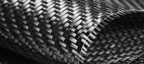  Carbon Fiber Reinforced Polymerler: Hafiflik ve Dayanıklılığı Bir Arada Sunuyor mu?